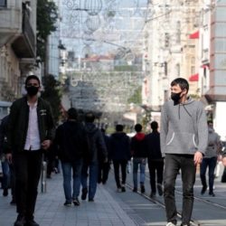 Açık alanlarda maske zorunluluğu kaldırılacak