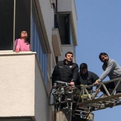 Cinnet getiren kadın 10 yaşındaki oğlunu bıçakla yaraladı