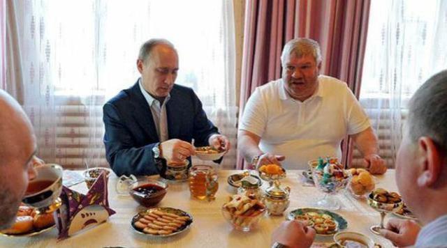 İngilizler Putin'in 24 saatini yazdı: Bıldırcın yumurtası seviyor, her yemek öncesi zehir testi yapılıyor